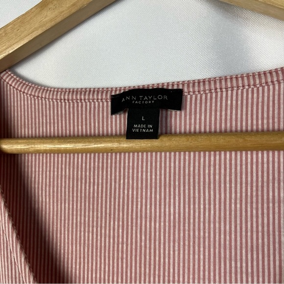 Ann Taylor Red Seersucker Stripe Tie Front Short Sleeve L - Picture 4 of 4